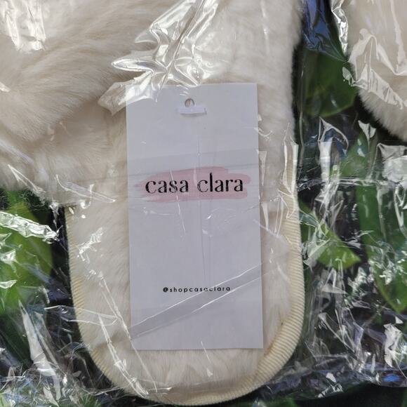NWT Casa Clara Ava White Criss Cross Faux Fur Slipper size Small (36-37) - Picture 6 of 9